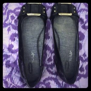 Black patent flats.  Dr Scholls True Comfort brand